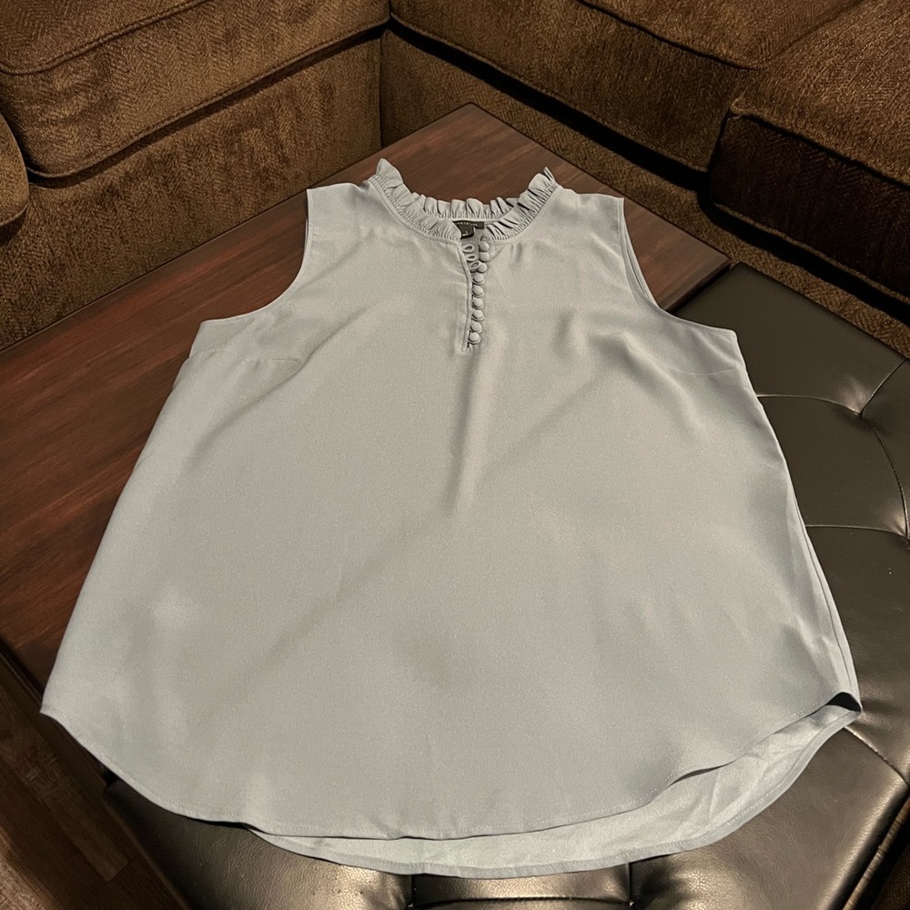 Ann Taylor Flowy/ Flirty Top/ Sleeveless Gray Top - Picture 2 of 5